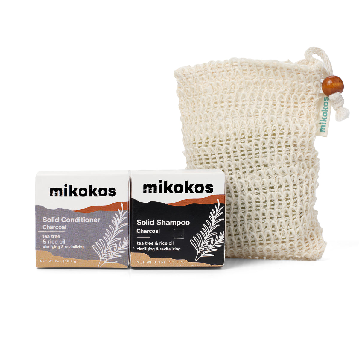 Shampoo y Acondicionador Charcoal junto a bolsita de fibra de agave Mikokos