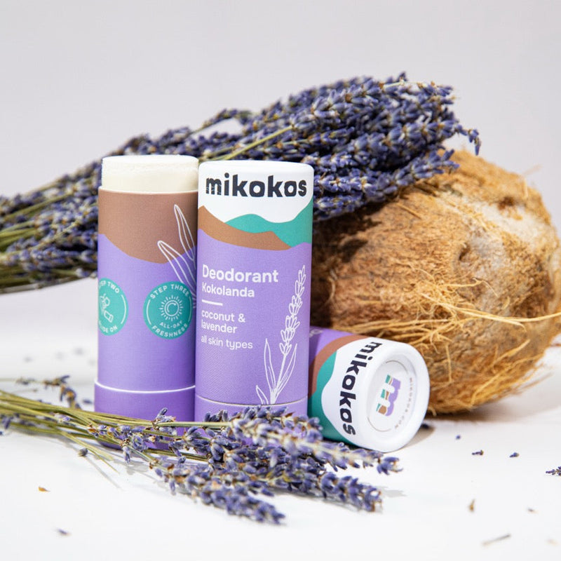 Desodorante Kokolanda junto a lavanda fresca y coco